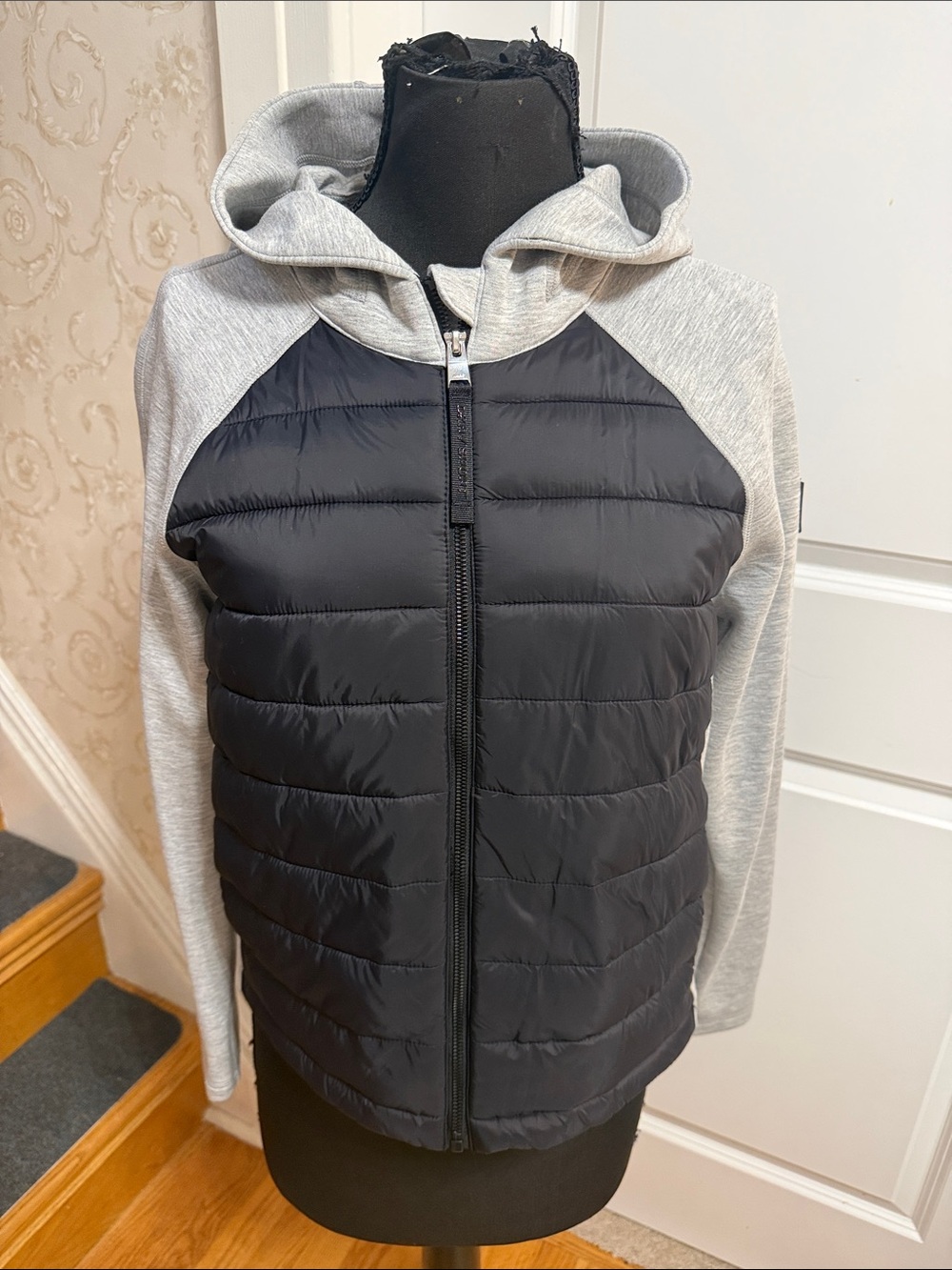 NWT DKNY Sport Black puffer Quilted Hooded Jacket with Gray Sleeves